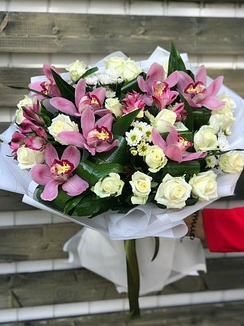 Букет цветов из: Розы и Хризантемы в Чертково