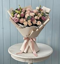 Букет цветов из:  Розы и Лизиантусы в Чертково