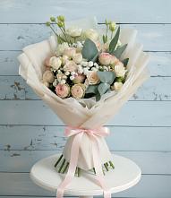 Букет цветов из:  Розы и Лизиантусы в Чертково