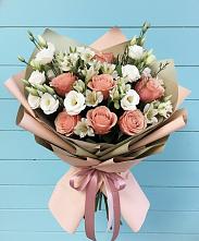 Букет цветов из:  Розы, Альстромерии и Лизиантусы в Чертково