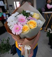 Букет цветов из:  Герберы, Розы и Хризантемы в Чертково