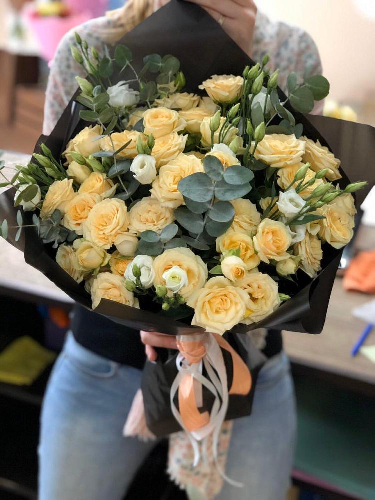 Букет цветов из: Розы и Лизиантусы в Чертково