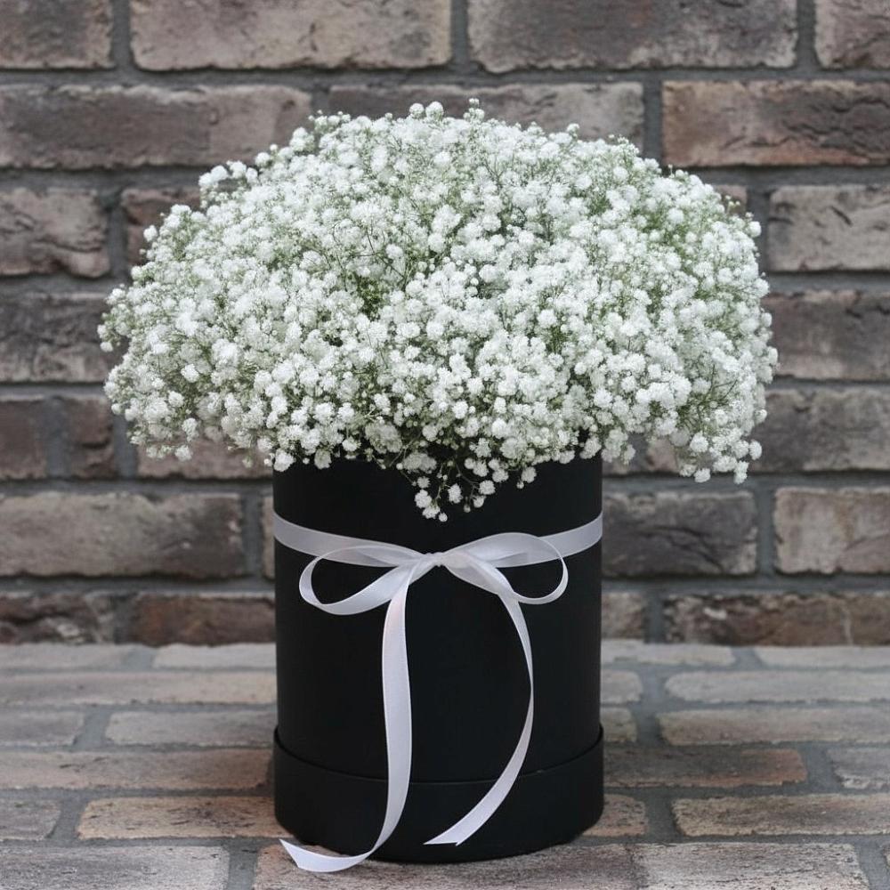 Цветочная композиция из Гипсофила в шляпной коробке в Чертково