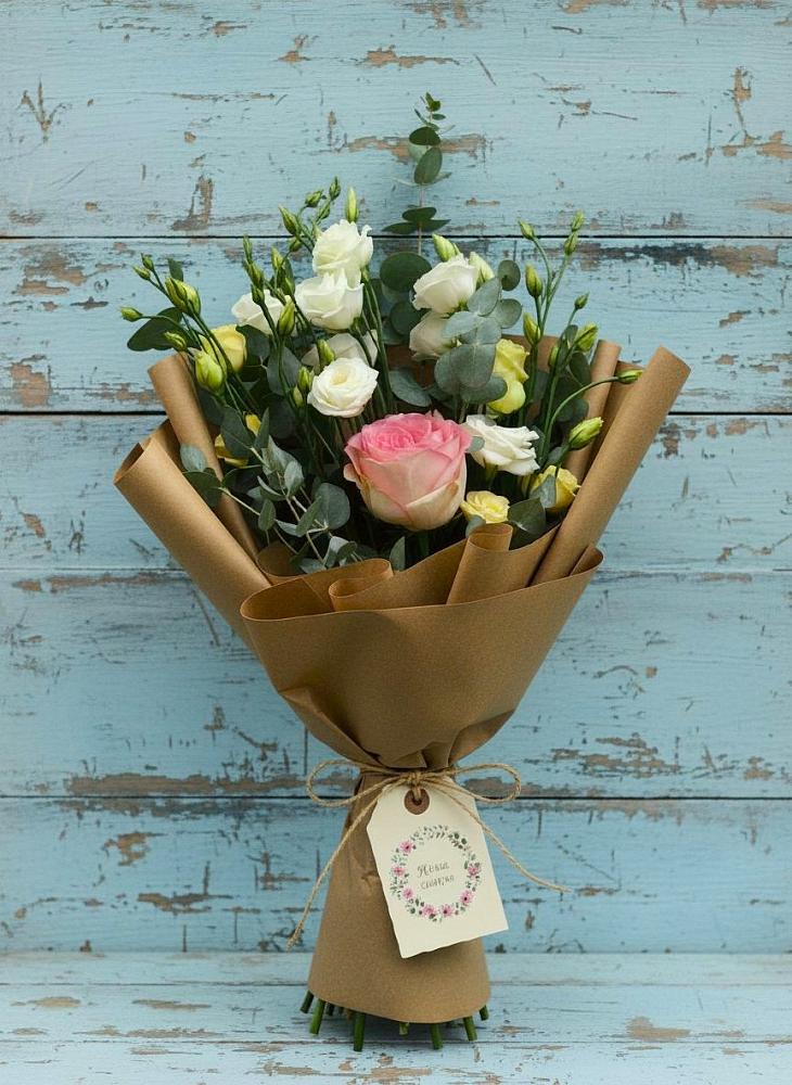 Букет цветов из: Розы и Лизиантусы в Чертково