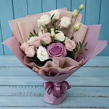 Букет цветов из:  Розы и Лизиантусы в Чертково