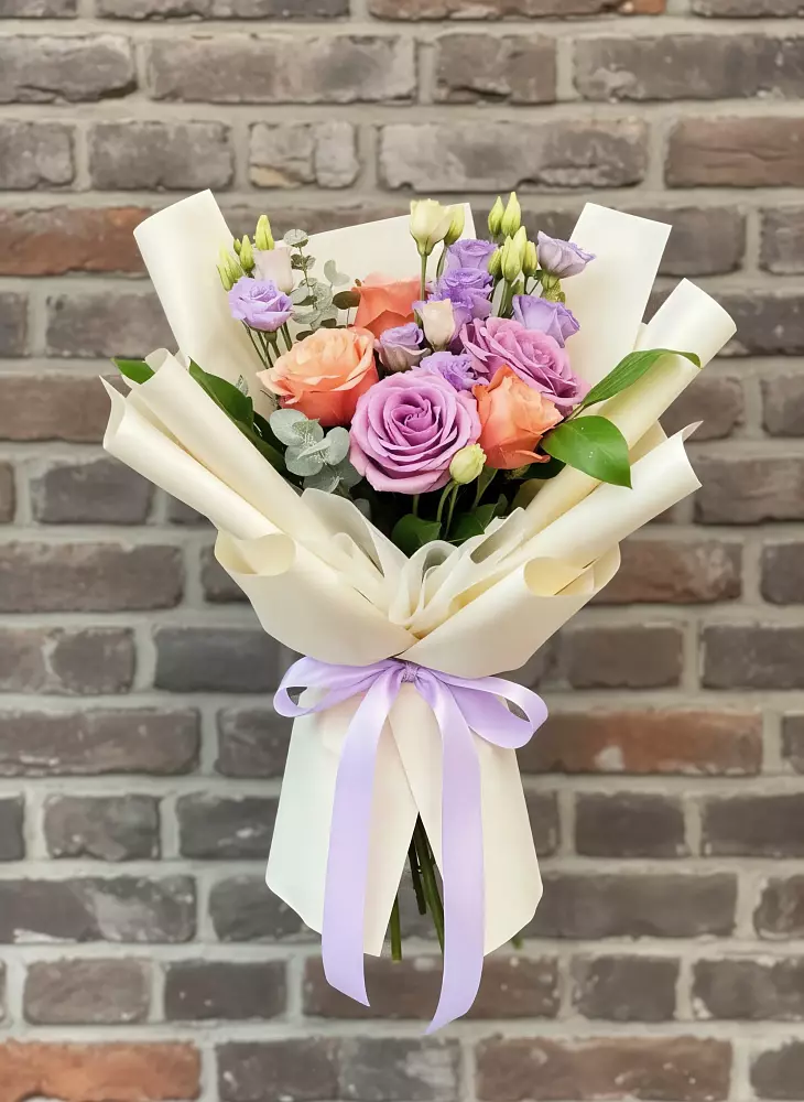 Букет цветов из: Лизиантусы и Розы в Чертково