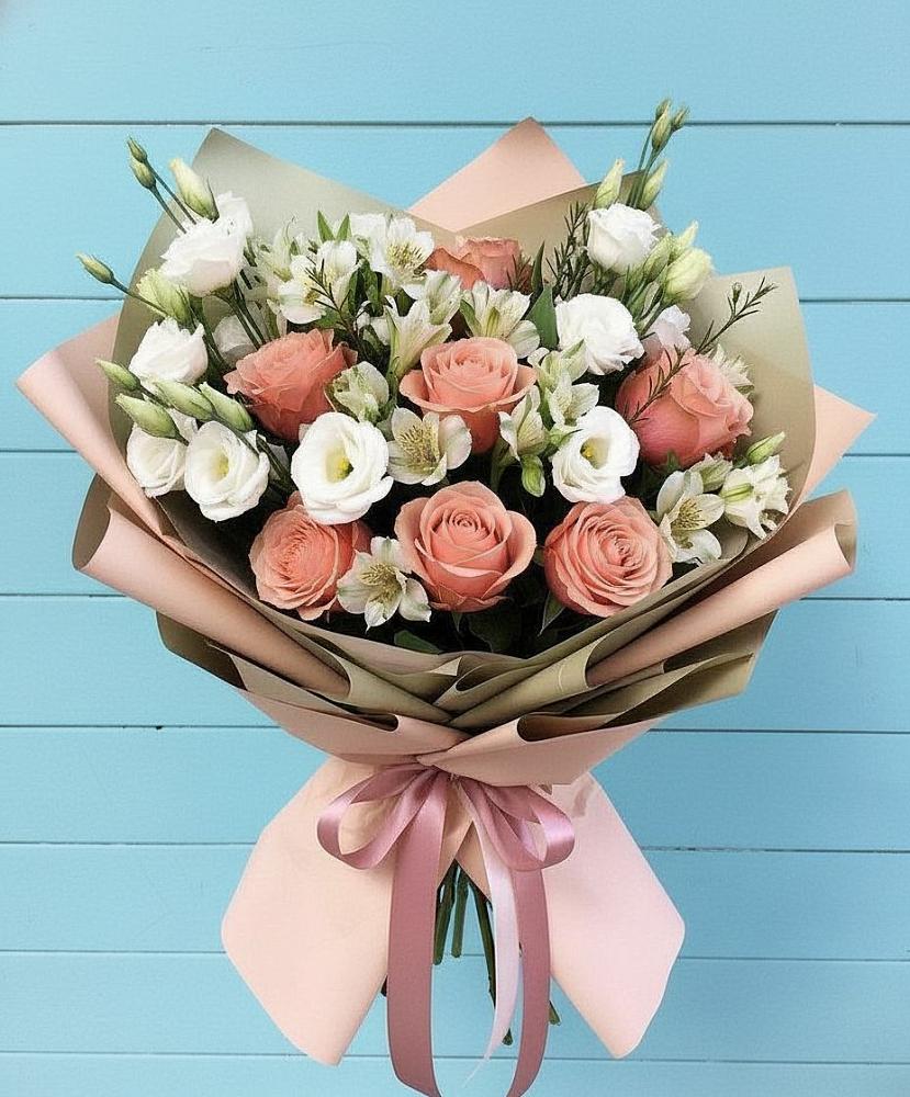 Букет цветов из: Розы, Альстромерии и Лизиантусы в Чертково