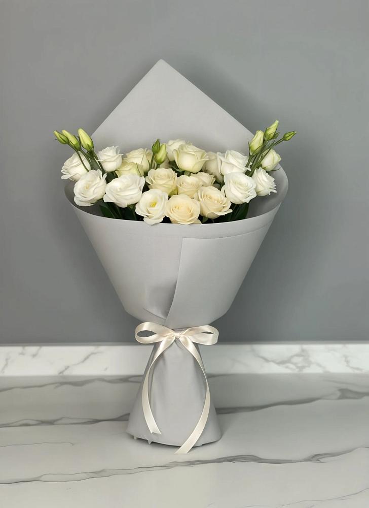 Букет цветов из: Розы и Лизиантусы в Чертково