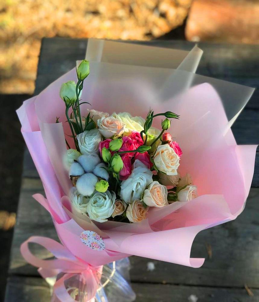 Букет цветов из: Розы и Лизиантусы в Чертково