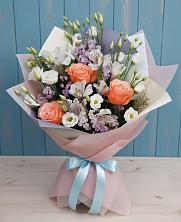 Букет цветов из:  Лизиантусы, Розы, Альстромерии и Гипсофила в Чертково