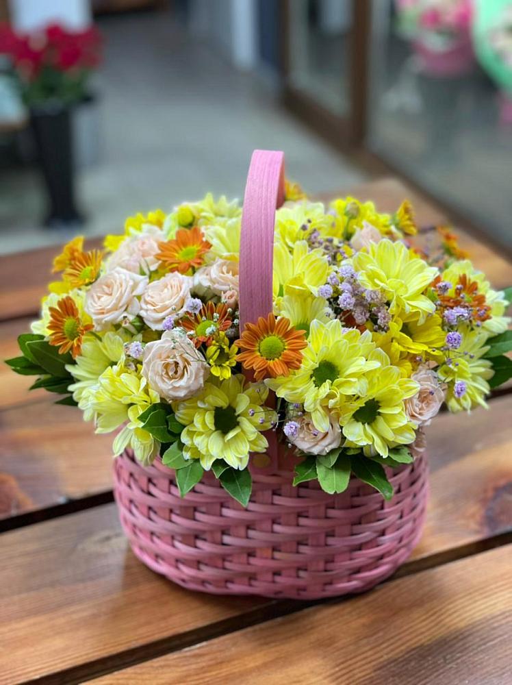 Цветочная композиция из Хризантемы и Розы в корзине в Чертково