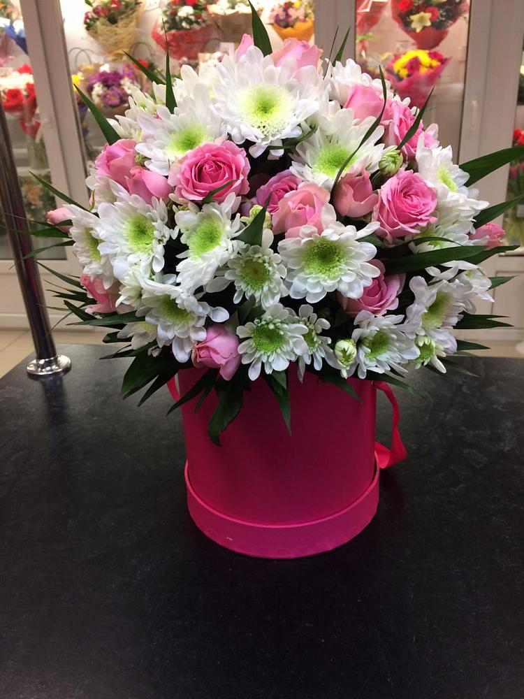 Цветочная композиция из Розы и Хризантемы в шляпной коробке в Чертково