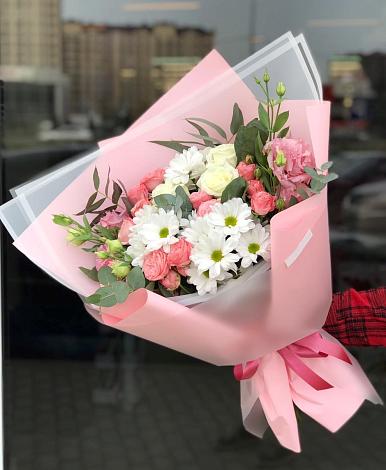 Букет цветов из: Розы, Лизиантусы и Хризантемы в Чертково