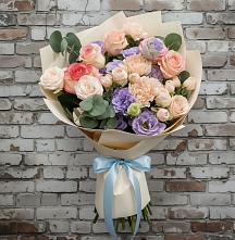 Букет цветов из:  Розы, Лизиантусы и Гвоздики в Чертково