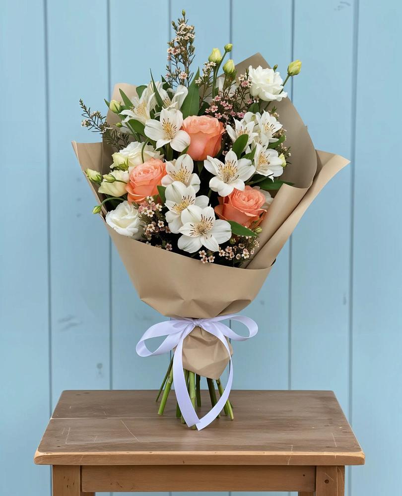 Букет цветов из: Альстромерии, Лизиантусы, Розы и Хризантемы в Чертково