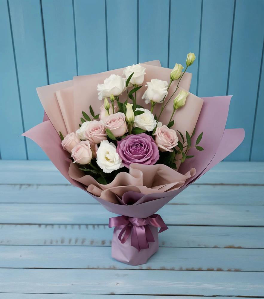 Букет цветов из: Розы и Лизиантусы в Чертково